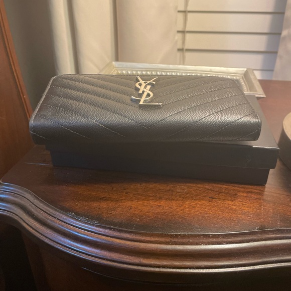 Saint Laurent Cassandré zip around wallet with silver hardware - Picture 7 of 9